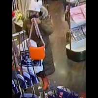 <p>Kate Spade alleged thief in action.</p>