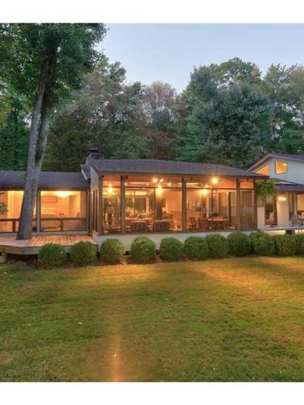 Pound Ridge Contemporary Offers Many Outdoor Amenities