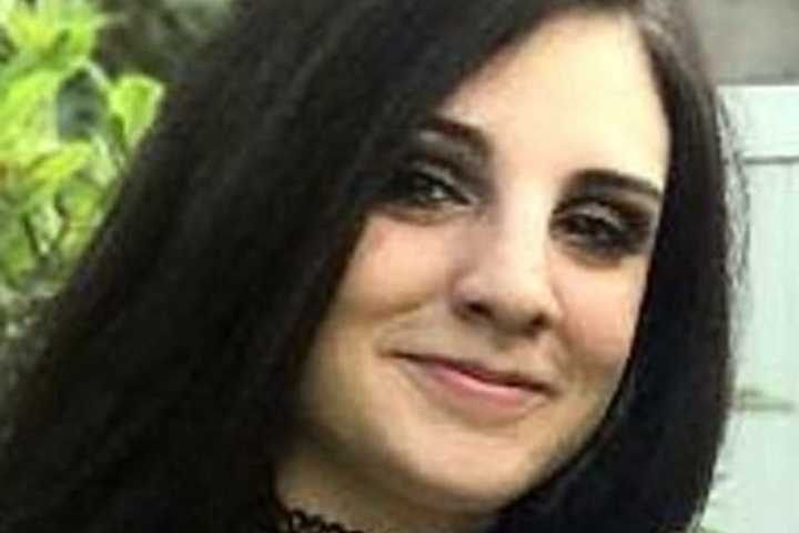 Kelly Farrell Of West Babylon, Daughter, Sister, Dies At 25