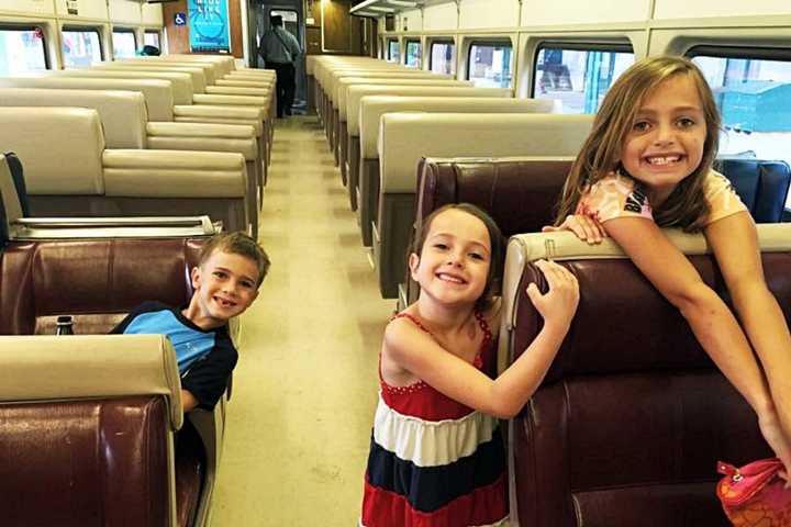 MTA Discusses Train Safety At Mount Pleasant Library