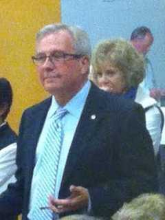 Knickerbocker Wins Another Term As First Selectman In Bethel