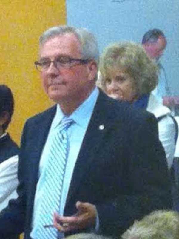 Knickerbocker Wins Another Term As First Selectman In Bethel