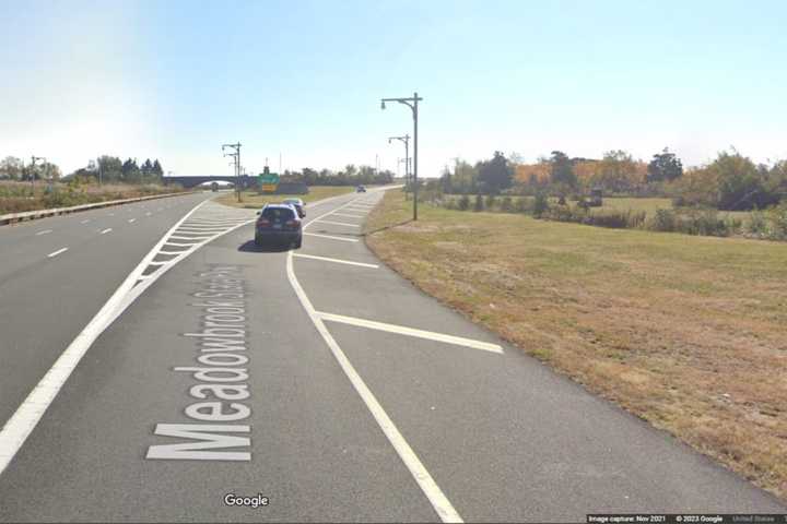 Both directions for a stretch of the Meadowbrook State Parkway will be closed overnight starting Monday, Sept. 25, officials announced.