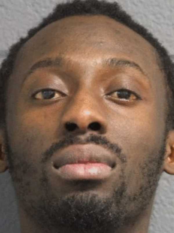 SEEN HIM? Manhunt On For Deportee Who Escaped ICE Agents At JFK