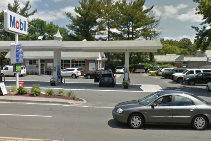 Trumbull Police Investigate Mobil Station Burglary