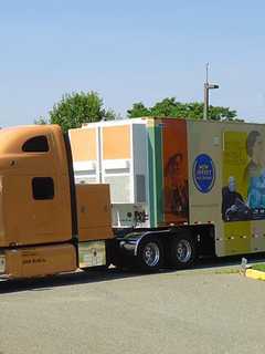 Teaneck Welcomes New Jersey Hall of Fame Mobile Museum