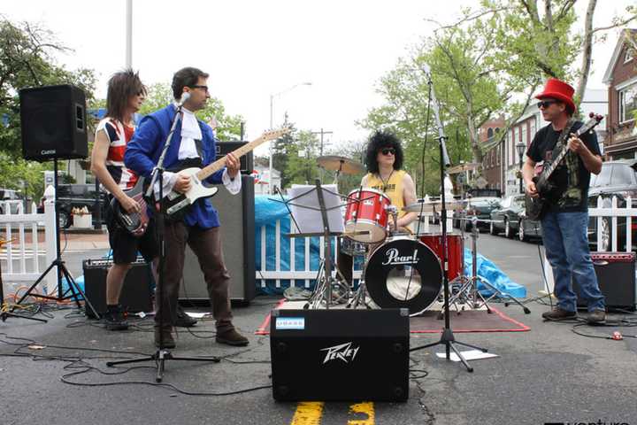 New Canaan Dads Rock With Mind The Gap, Perform At South End
