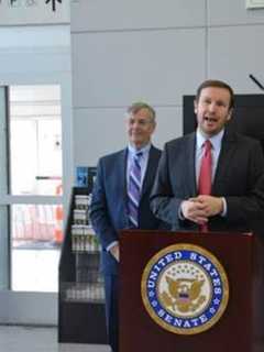 Sen. Murphy Applauds Federal Investment In Rails At Stamford Station