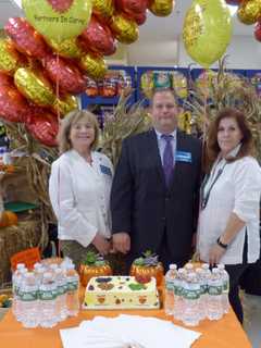 New Milford Officials Pitch In At ShopRite To 'Help Bag Hunger'