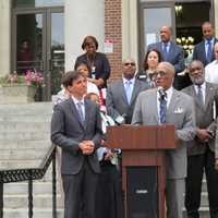 <p>Mount Vernon Mayor Ernest Davis praises Westchester County Executive hopeful Noam Bramson at City Hall.</p>