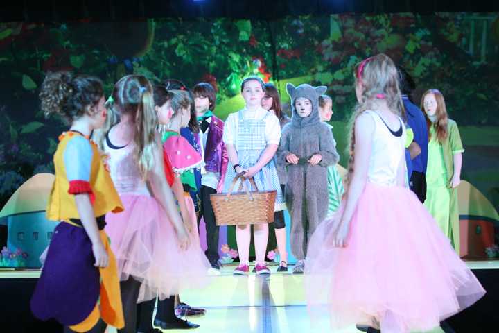 Eastchester students put on &quot;The Wizard of Oz&quot; in Bronxville.