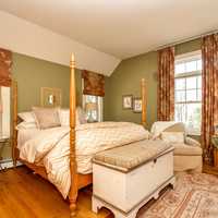 <p>25 Ashland Avenue&#x27;s master bedroom</p>