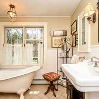 <p>25 Ashland Avenue&#x27;s master bathroom</p>