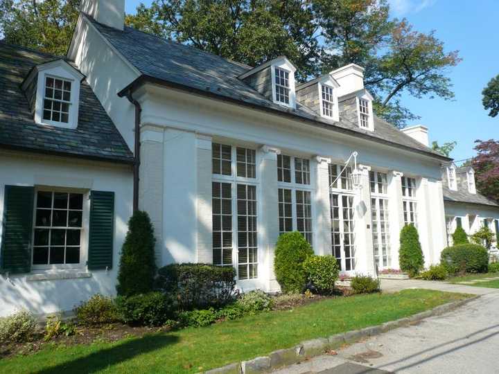 The tag sale will be held at the Bronxville Women&#x27;s Club.