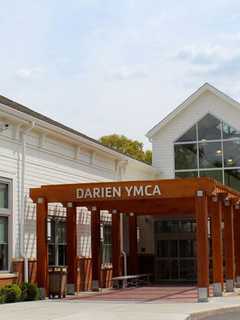 Book Fair Returns To Darien's Holly Pond School
