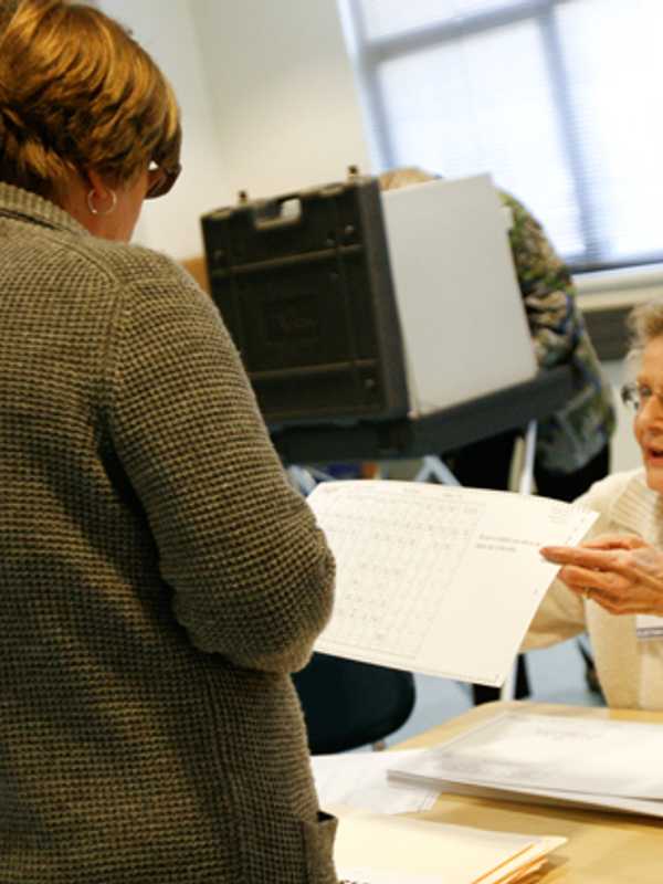 Bedford-Lewisboro-North Salem League Of Women Voters Mark Registration Day