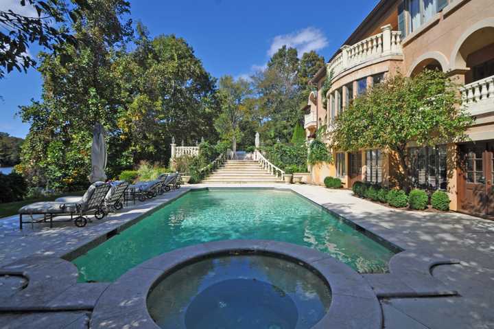 A view of the pool at the home of Westport&#x27;s Michael Bolton