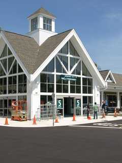 Whole Foods To Lay Off 1,500, Mainly At Store Level