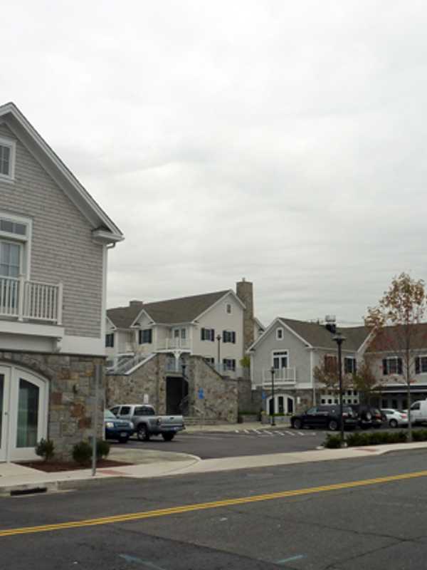 Christmas Tree Event Will Light Up Westport's Saugatuck Neighborhood