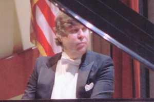 Kids At Scarsdale School Learn Their Notes From World-Class Pianist