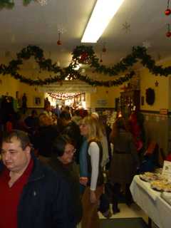 Thrifty Me Holiday Boutique In Yorktown Benefits Food Pantry