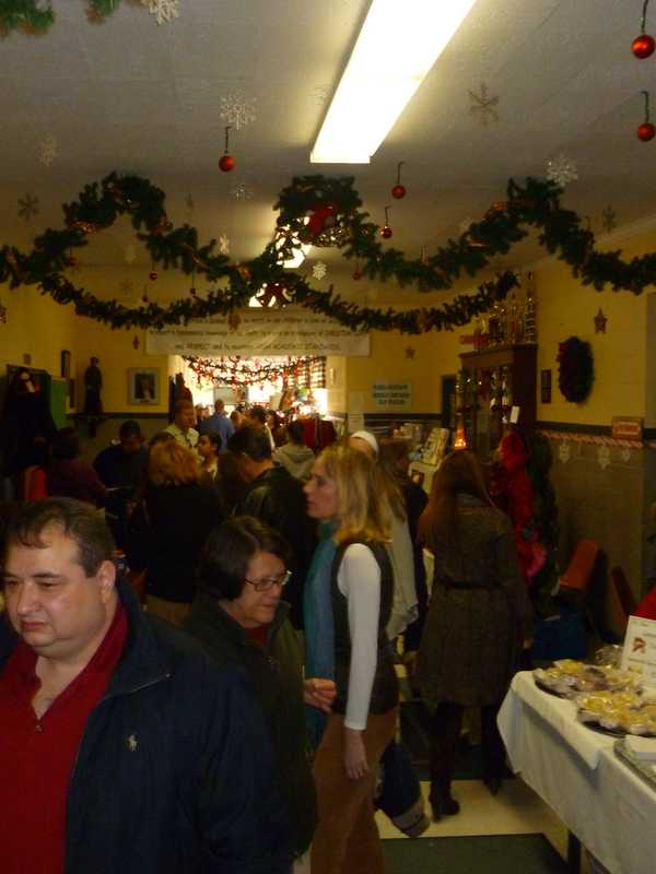 Thrifty Me Holiday Boutique In Yorktown Benefits Food Pantry