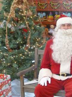 Trumbull Lady Offers To Write Letters To Children From 'Santa' And 'Frosty'