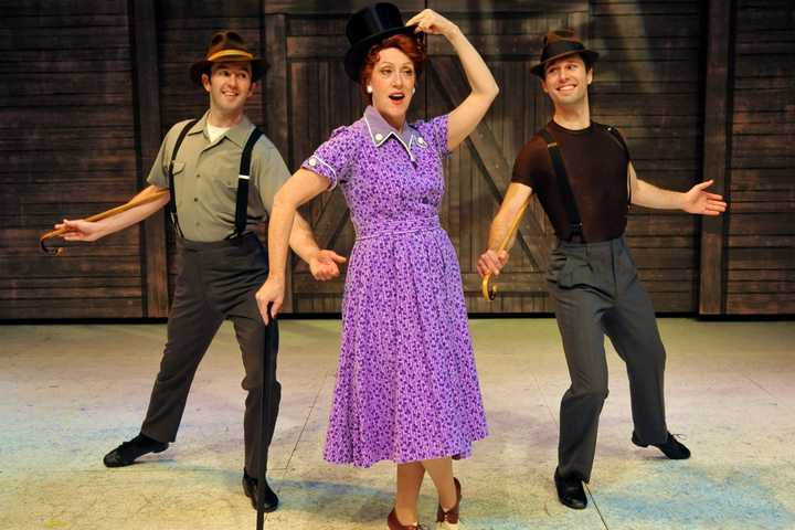 White Christmas Delivers Holiday Cheer At Westchester Broadway Theatre