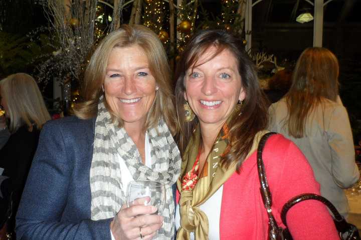 Nielsen's Florist Hosts Home For The Holidays, Helps Darien's Post 53