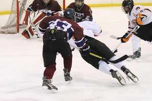 Harvey Ice Hockey Team Goes 2-1 In Weekend Tournament