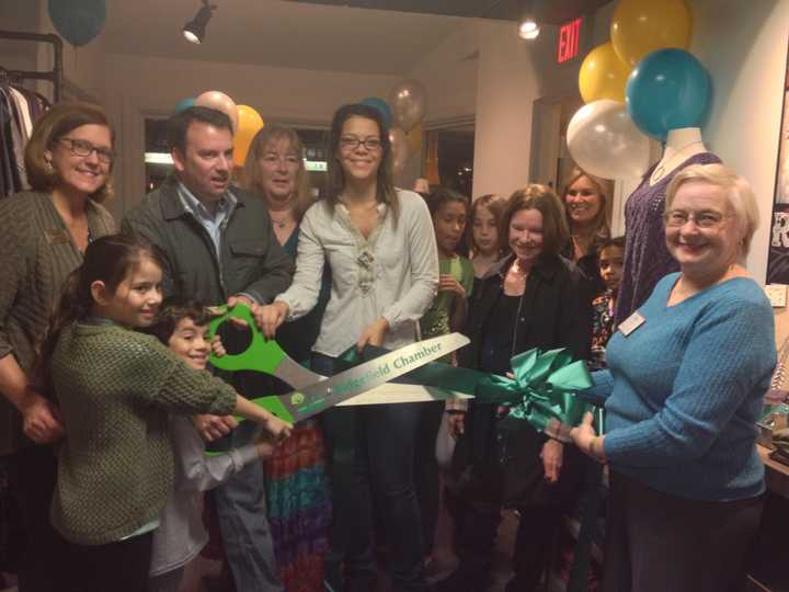 Tristen Connelly, Jackson Connelly, Marion Roth, Sean Connelly, Cathy Costa, Tao Connelly (owner of Suburban Underground), Laura Jennings, Sarah Gagliardi, Nita Mohler, Pamela Miles, Lyndsay Jennings, and Dee Strilowich cut the ribbon.