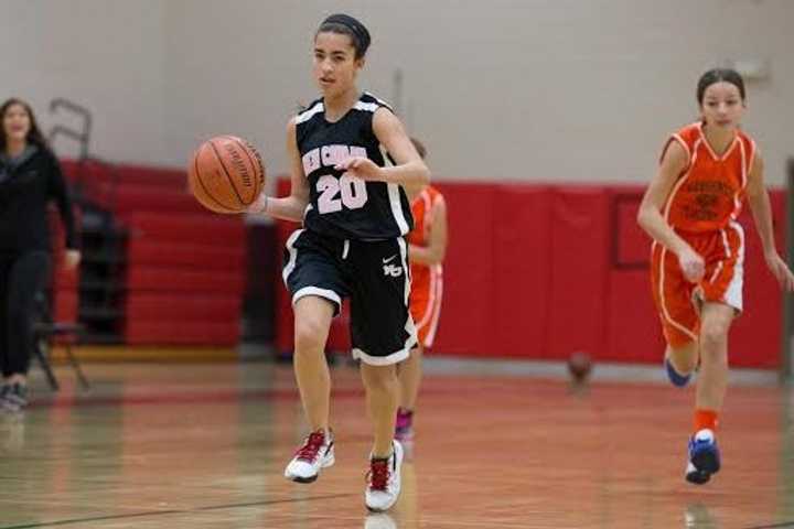New Canaan 7th Grade Girls Basketball Team Goes 2-2