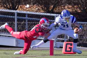 Darien Football Looks To Tackle New Canaan For State Championship