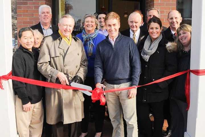 Peachwave In Wilton Serves Up Frozen Yogurt, Movies For Grand Opening