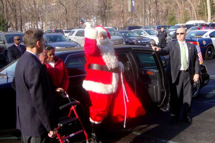 Santa Gets Secret Service Protection At Arc Of Westchester In Hawthorne