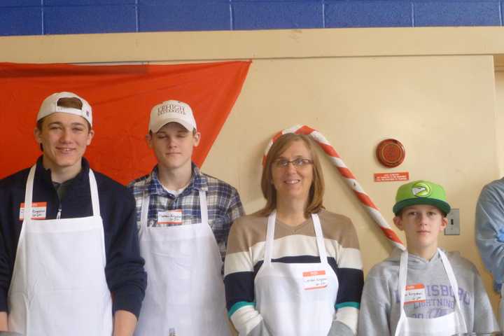 Westchester's Christmas Dinner Draws Quite A Crowd In Katonah