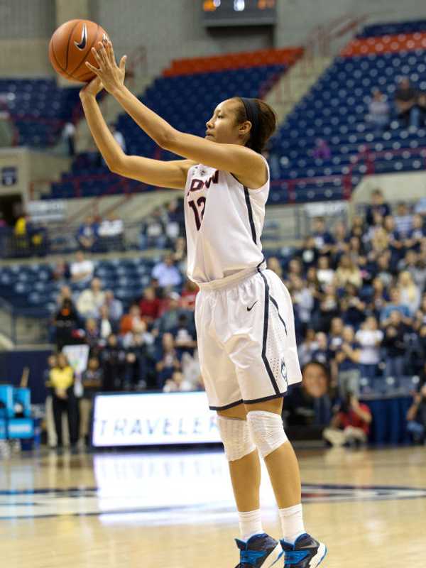 Former Ossining Star Chong Plays For UConn Saturday In Bridgeport