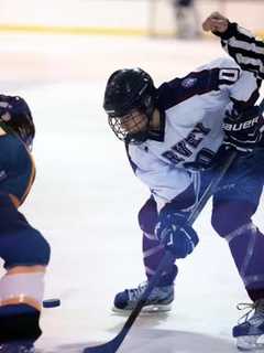 Harvey Hockey Team Splits Against Forman, Rye Country Day