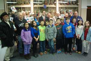 Harrison Students Bring Valentines' Greetings To Veterans