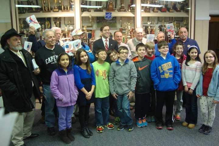Harrison Students Bring Valentines' Greetings To Veterans