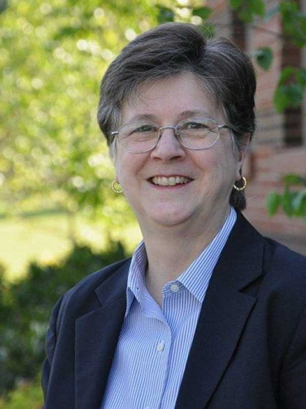 Darien Library Celebrates 'Louise Berry Day' As Director Retires