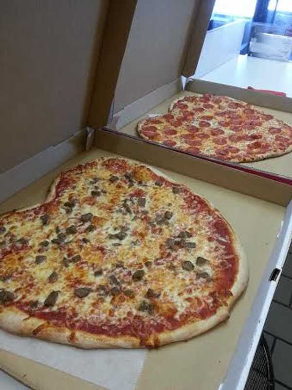 Letter: Lorenzo Colella at Joe's Pizza In New Canaan Is A Food Artist