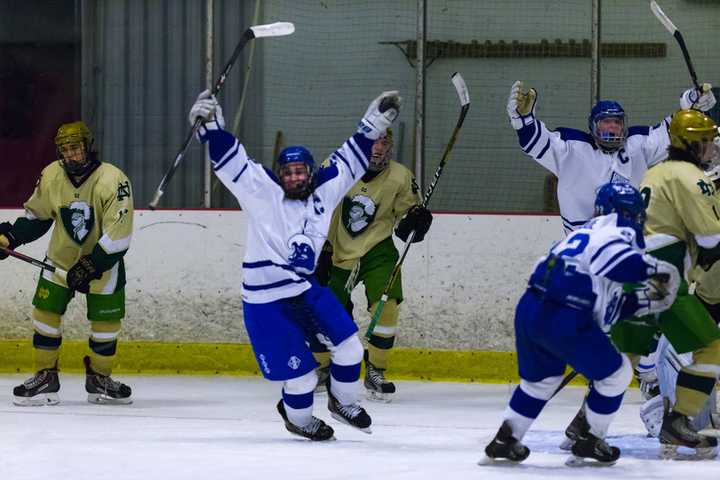 Darien Hockey Team Aims To End Long State Title Drought