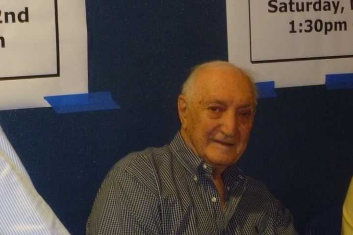 Baseball Legends Out In Full Force At Card Show In White Plains