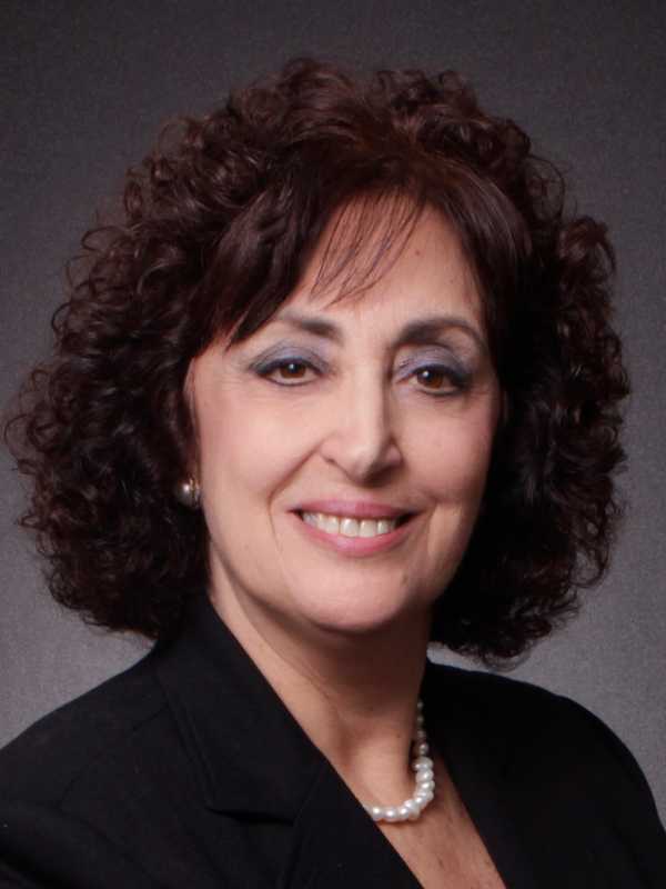 Houlihan Lawrence Realtor From Yorktown Completes Home Marketing Course