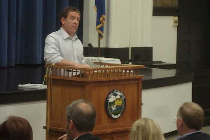 RTM Scrutinizes Darien Budget Before Approving It