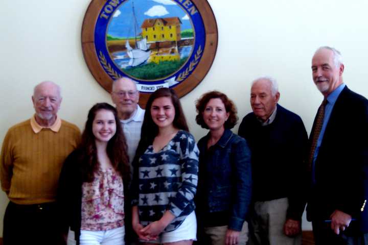 Darien Girls Win Memorial Day Essay Contest