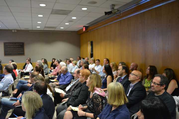 Traffic A Focus At Chappaqua Crossing Meeting