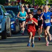 <p>Kids surge to the front of the pack in the race.</p>