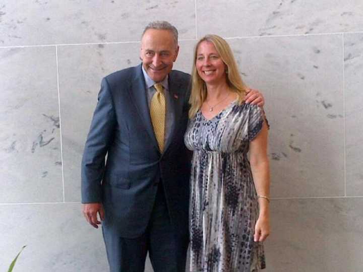 U.S. Senator Chuck Schumer (D-NY) congratulates Jefferson award winner Lisa Bardill Moscaritolo from Pace University.